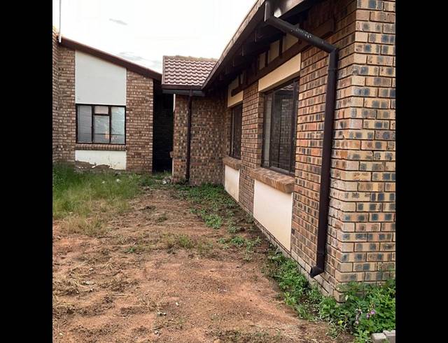 5 BEDROOM HOUSE FOR SALE IN MANKWENG